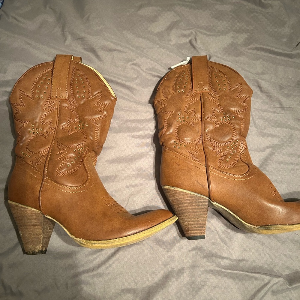 Stylish Tan Heeled Women's Boots